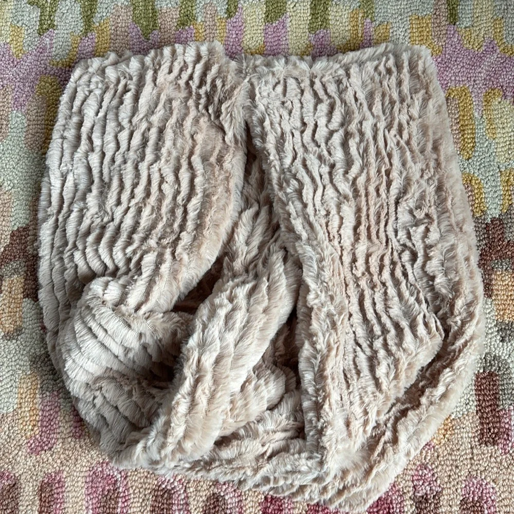 Mia & Tess Faux Fur Infinity Scarf Beige Creamy Soft NWT
